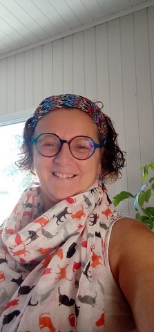 laetitia mahe sophrologue et animatrice de yoga du rire