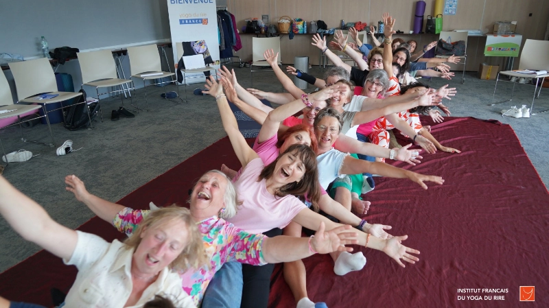 séance de yoga du rire en club